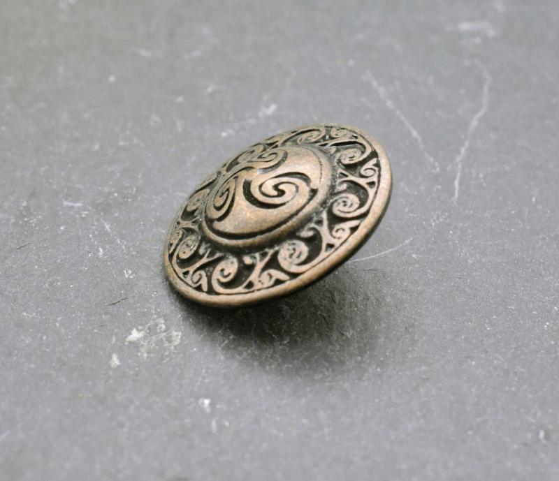 Keltischer Knopf mit Triskele bronzefarben